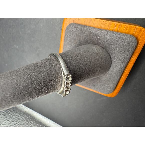 Vtg Avon Signed Sterling Silver 925 Triple Clear Round Cut Stone Ring Sz 6.75 - Picture 3 of 9